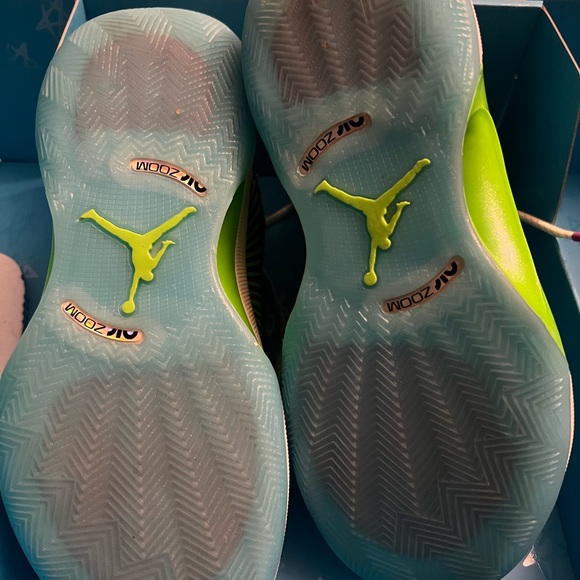 Air Jordan XXXV (35) WIP (GS) - Nike
Size 4.5Y
Worn once Excellent Condition - Picture 3 of 6